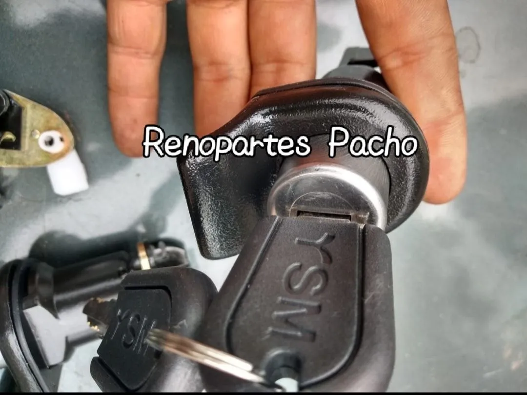 Chapa baúl R19 O Clio.